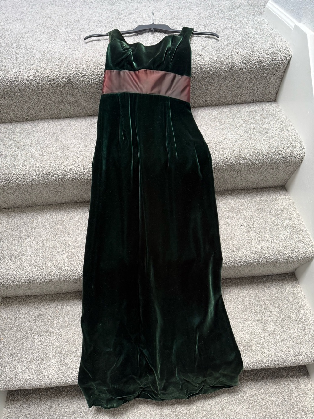 Vintage Emerald Green Velvet Evening Dress with Wine Waistband